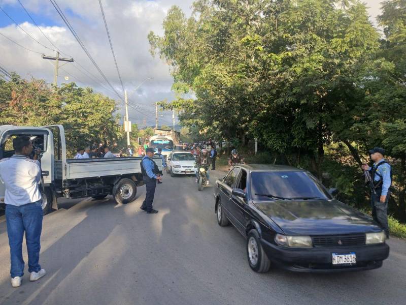 Habitantes de Mateo bloquearon la calle nuevamente ante la falta de avances en los dos kilómetros de concreto hidráulico aprobados por la SIT.