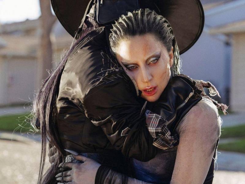 Conocida como una de las artistas más influyentes del siglo XXI, Gaga destaca por su versatilidad musical.