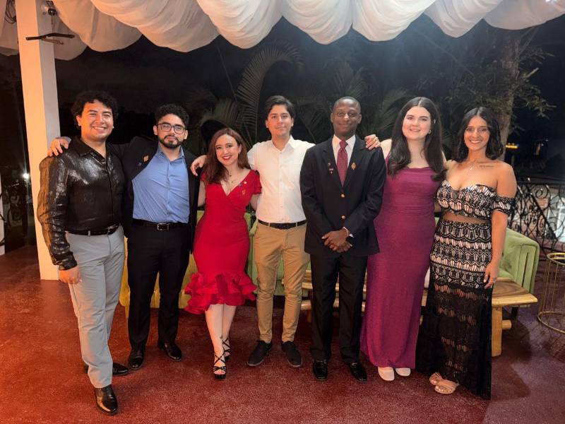 Alberto Navarro, Diego Rivera, Nataly Rivera, Emmanuel Molina, Ashtin Fisher, Fernanda Ponce y Andrea Osorio.