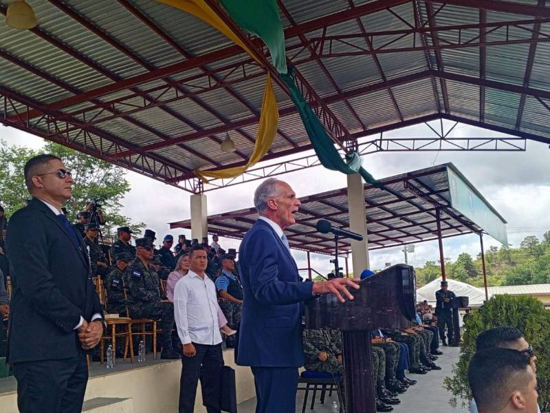 El Presidente de la República y Comandante General de las Fuerzas Armadas, Nasry Juan Asfura Zablah, presidió la ceremonia oficial.