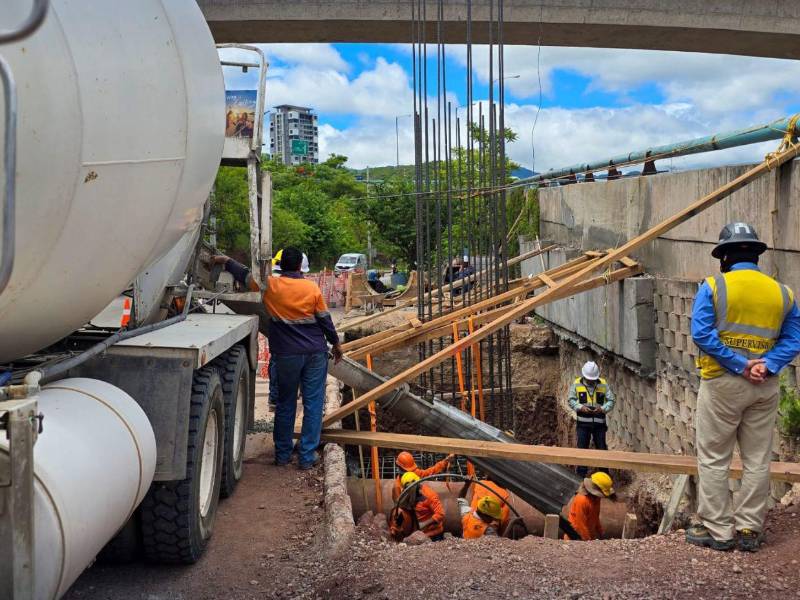 Los trabajos de recuperación del puente Juan Manuel Gálvez avanzan mientras se construye la nueva columna central.