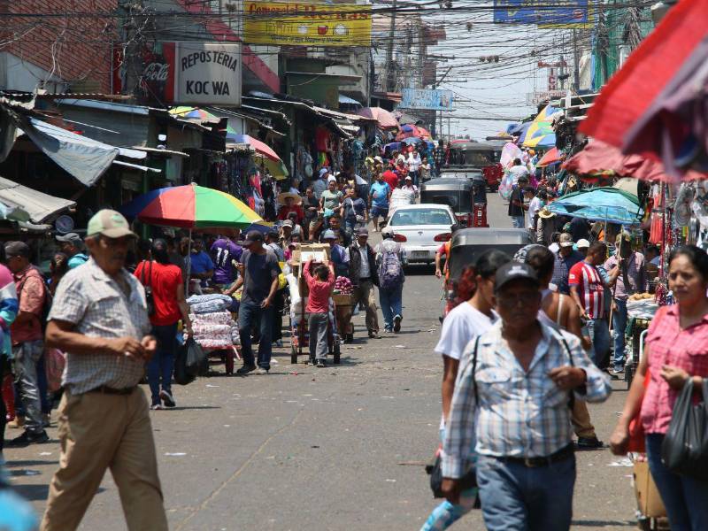 El mercado San Isidro mantiene activos alrededor del 30% de sus puestos debido a la construcción de la nueva infraestructura comercial.