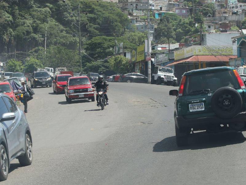 Vecinos de la salida a Olancho denuncian que las promesas de inicio de obra solo quedan en palabras, ya que no ven avances en la ampliación vial.