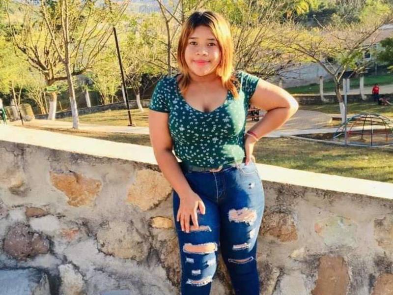 Lesli Hernández, de 18 años de edad, fue una de las dos víctimas mortales de un fatal accidente vehicular registrado el pasado martes 12 de mayo entre Olanchito y Jocón, en el departamento de Yoro. A continuación los detalles.