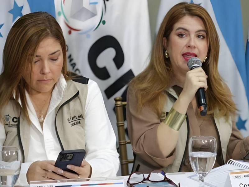 El CNE, integrado por la consejera Ana Paola Hall, Cossette López y el suplente Carlos Cardona, oficializó los resultados de alcaldías y diputados de las elecciones 2025.