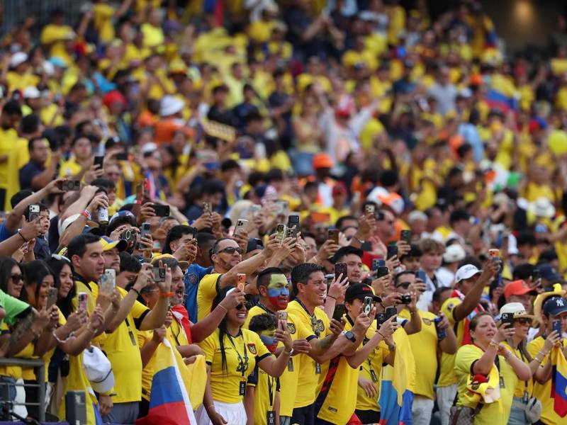 Miles de ecuatorianos congregados este domingo en el Estadio de Filadelfia para el debut mundialista de la Tri ante Costa de Marfil buscan romper con la baja media goleadora que arrastra el equipo y se encomiendan al olfato de un veterano como Enner Valencia. Aquí el desborde amarillo en el estadio Lincoln Financial Field de Filadelfia, Estados Unidos.