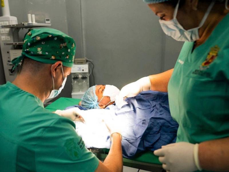 Elmer Eleazer Castro fue intervenido quirúrgicamente en el policlínico municipal de San Pedro Sula.