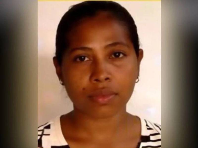 Brenda Mercedes Deras Rodríguez era originaria de Santa Rosa de Copán y tenía 46 años. Se desconoce el autor o autores responsables de quitarle la vida.