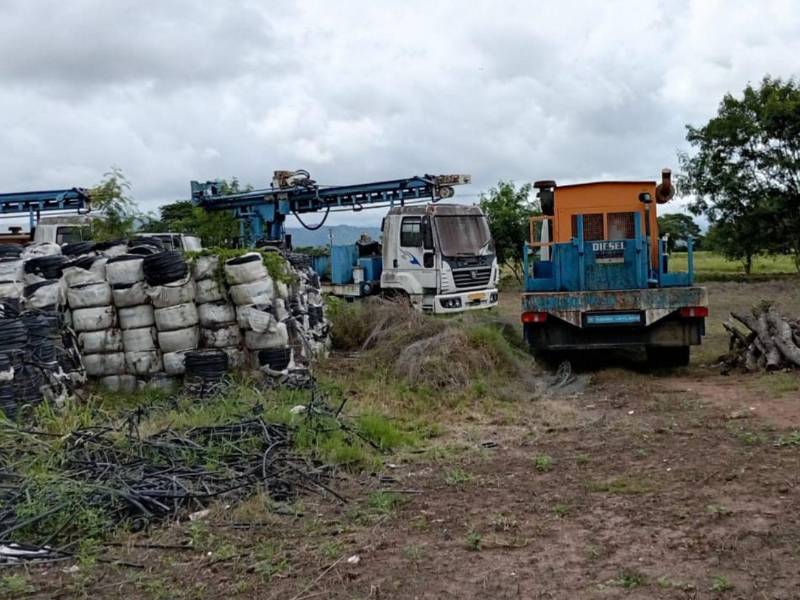 Parte del material de riego y equipo actualmente yace en el Centro Experimental Las Acacias, dependencia de la Secretaría de Agricultura y Ganadería.