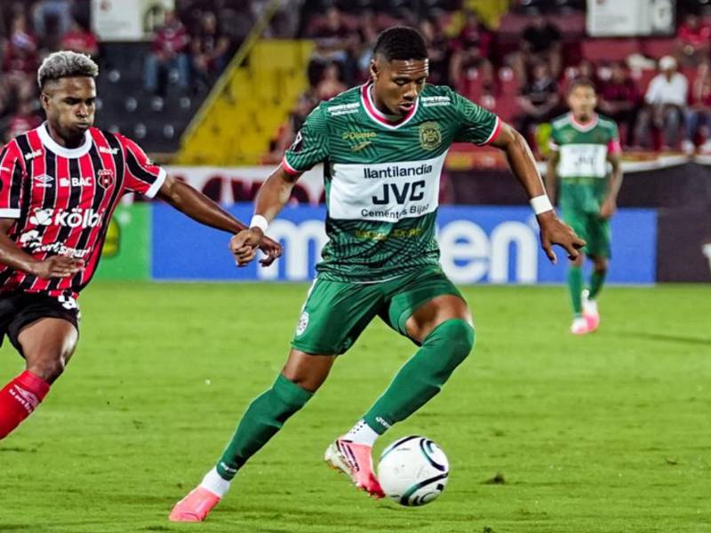 Yairo Moreno es de los titulares del Marathón en este juego ante Alajuelense.
