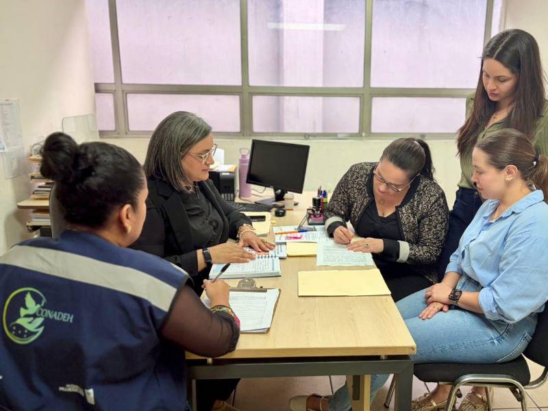 García de Hernández aseguró que los señalamientos de Lobo Sosa no solo carecen de sustento, sino que también alimentan una campaña de odio que eleva el nivel de riesgo contra su vida y la de su familia.