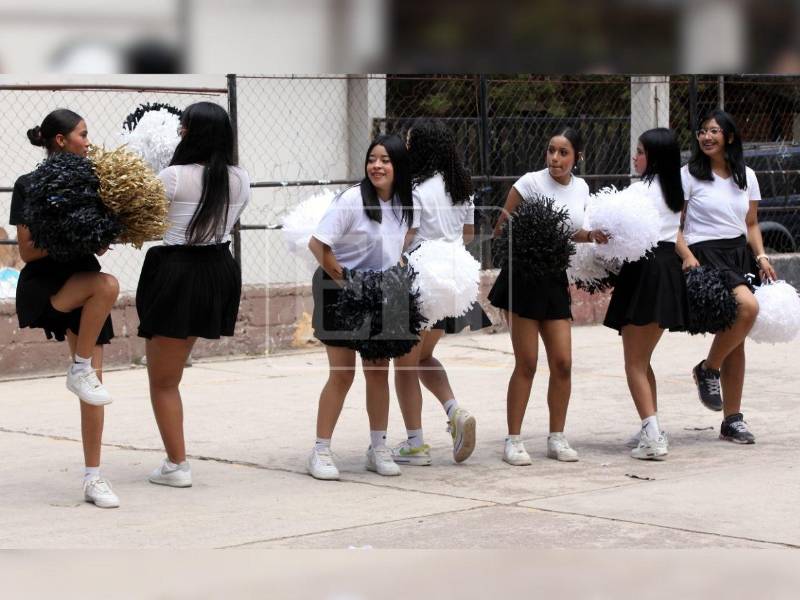 Las pomponeras también serán parte del espectáculo el 15 de septiembre.