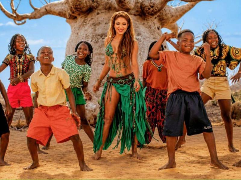 Oe, oe, oe, comienza la canción, con un alegre ritmo caribeño y letra en inglés que hace referencia a la pertenencia a un Mundial de todos.