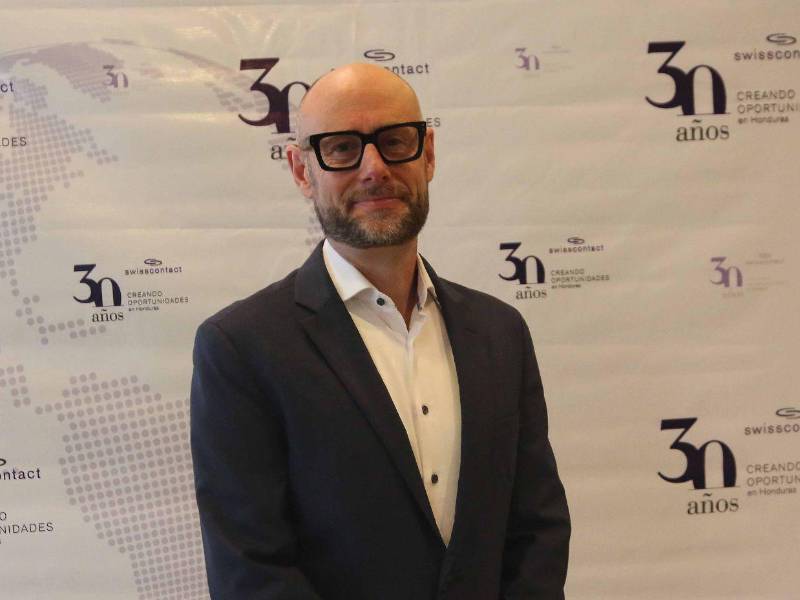 El CEO de Swisscontact, Phillip Schneuwly, destacó que la ayuda humanitaria mediante el apoyo socioeconómico del país benefició a miles de personas en la región.