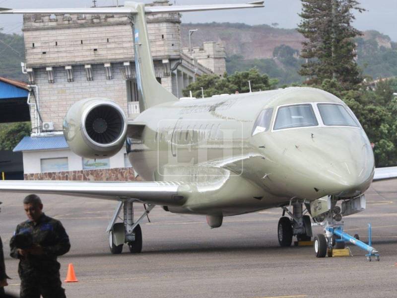 La venta del avión presidencial de Honduras entró este viernes 10 de julio en su etapa decisiva y una de las principales dudas gira en torno a cómo será el proceso para las empresas interesadas en adquirir la aeronave utilizada durante años para traslados oficiales del Estado hondureño. Le contamos los detalles a continuación: