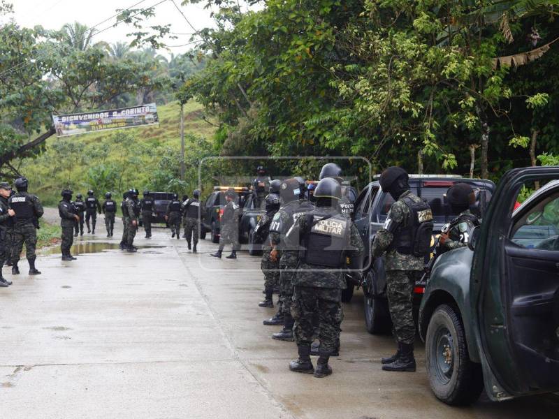 Patrullas, vehículos militares, retenes y agentes fuertemente armados comenzaron a tomarse este jueves varios sectores de Omoa y Trujillo luego de las masacres que se registraron en el país y dejaron más de 20 personas muertas entre civiles y miembros de la Policía Nacional.