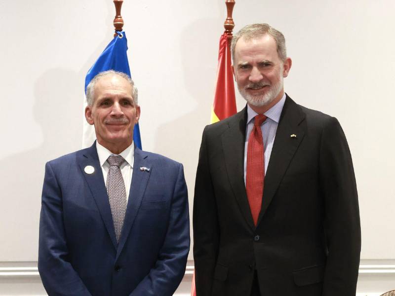 El presidente Nasry Asfura aprovechó su visita a Chile para pactar el encuentro con el Rey Felipe VI.