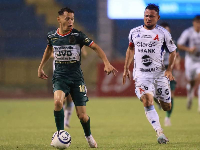 Imágenes del desarrollo del partido.