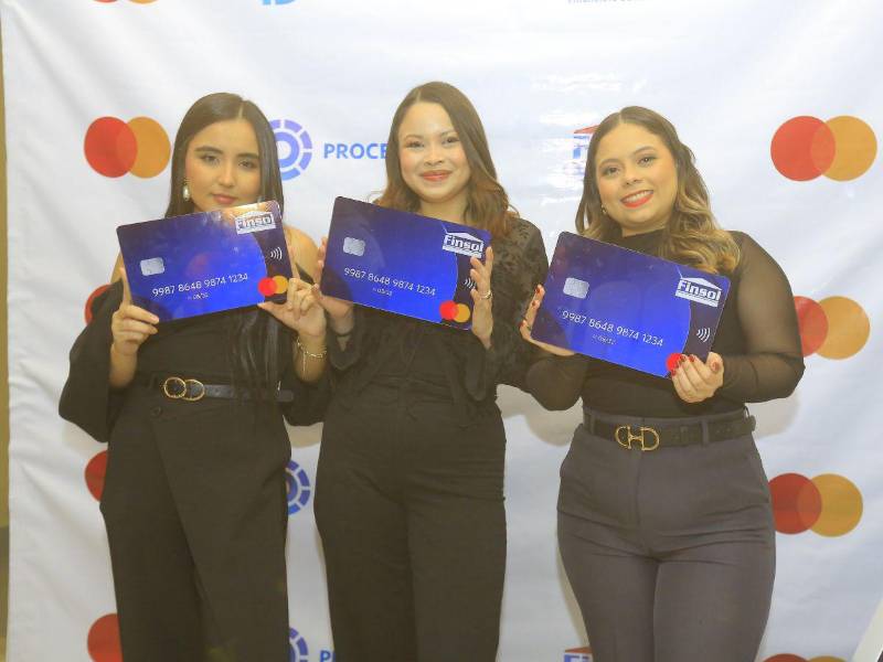 La tarjeta de débito Finsol Mastercard se integra al ecosistema digital de la financiera, ofreciendo transacciones seguras desde la banca móvil y en línea.