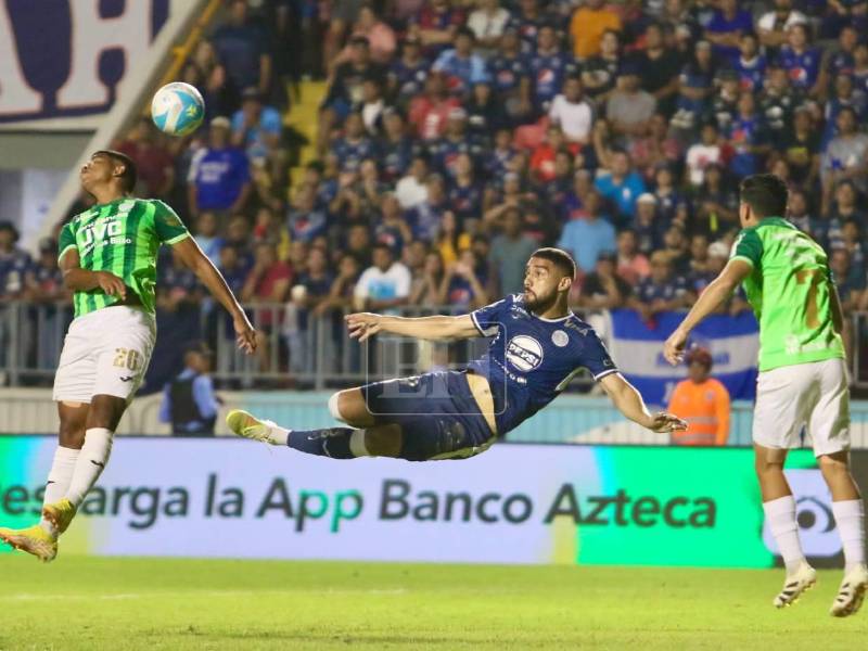 Imágenes del desarrollo del partido.