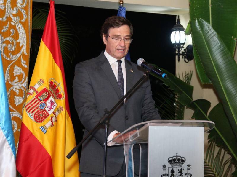 La Fiesta Nacional de España se celebra cada 12 de octubre. Recuerda el “encuentro de dos mundos” tras la llegada de Colón a América.