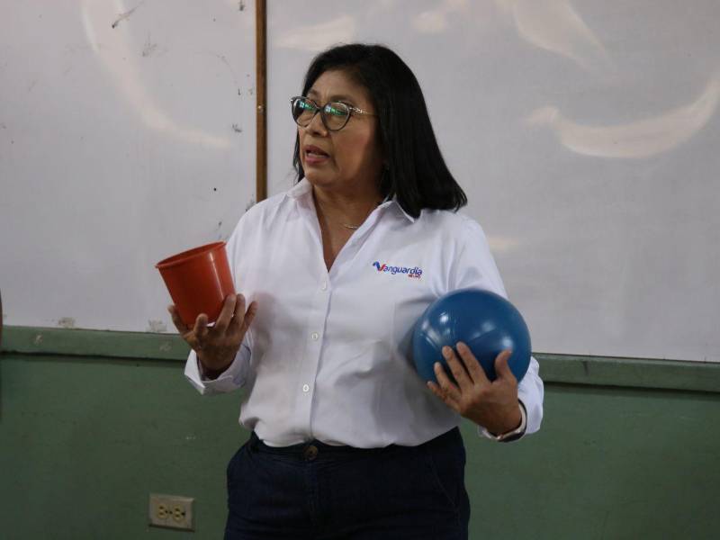 Productos de la empresa Vanguardia realizados con elementos reciclables fueron presentados a los líderes ecológicos.