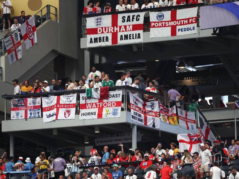 El AT&amp;T Stadium de Dallas acoge a muchos ingleses y croatas.