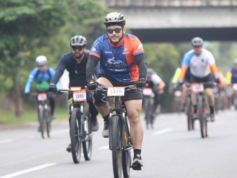 Cientos de personas se inscribieron en la decimoquinta edición de la Vuelta Ciclística de EL HERALDO.