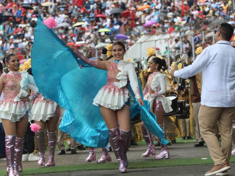 Para los niños, es más bien la emoción del desfile que un recuerdo de la ruptura con España. Y quizá sea natural que la memoria mute en costumbre. Pero, ¿no debería inquietarnos si el trasfondo profundo se reduce a mero festejo?