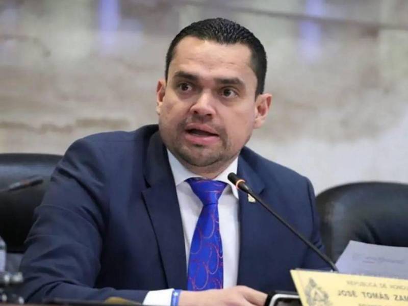 “Yo soy del criterio que tiene que desaparecer la Dipampco”, reiteró Zambrano.