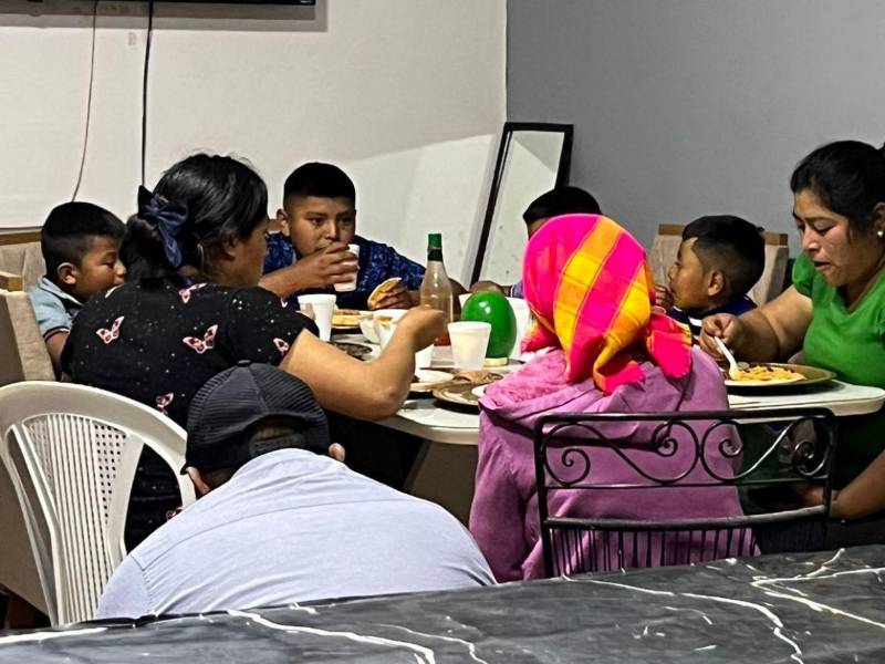 Cada año, cientos de peregrinos llegan cansados a la casa de doña Ernestina García, donde encuentran techo, comida y cariño tras su caminata a Suyapa.
