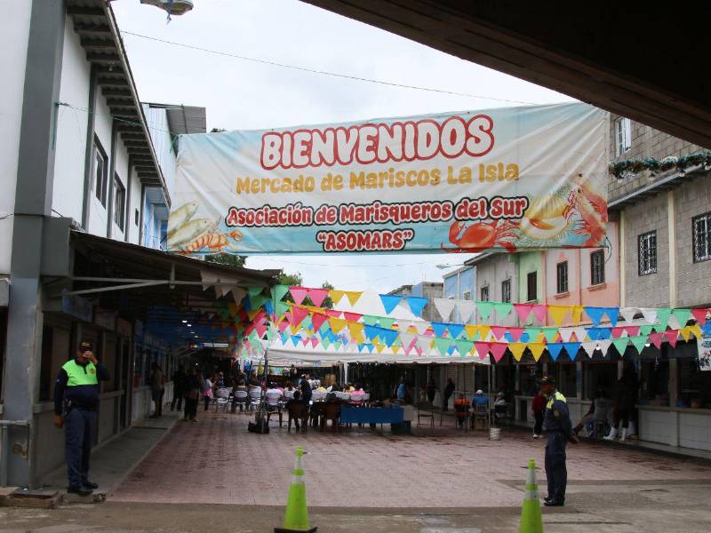 Durante la Semana Morazánica, el Mercado Municipal de Mariscos ofrece productos frescos de la zona sur, degustaciones, música, rifas y actividades para las familias.