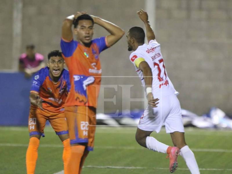 Imágenes del desarrollo del partido.