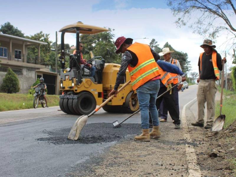 El gobierno de Honduras mediante el plan de bacheo de emergencia contempla la intervención de alrededor de 2,700 kilómetros de carretera.