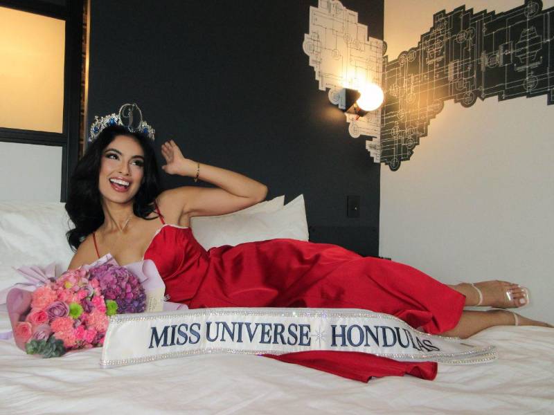 Un día después de ser coronada como la nueva Miss Honduras Universo, la organización compartió las primeras fotografías oficiales de Luisa Pineda, representante de San Francisco de Yojoa, en su nuevo papel como reina nacional de belleza.