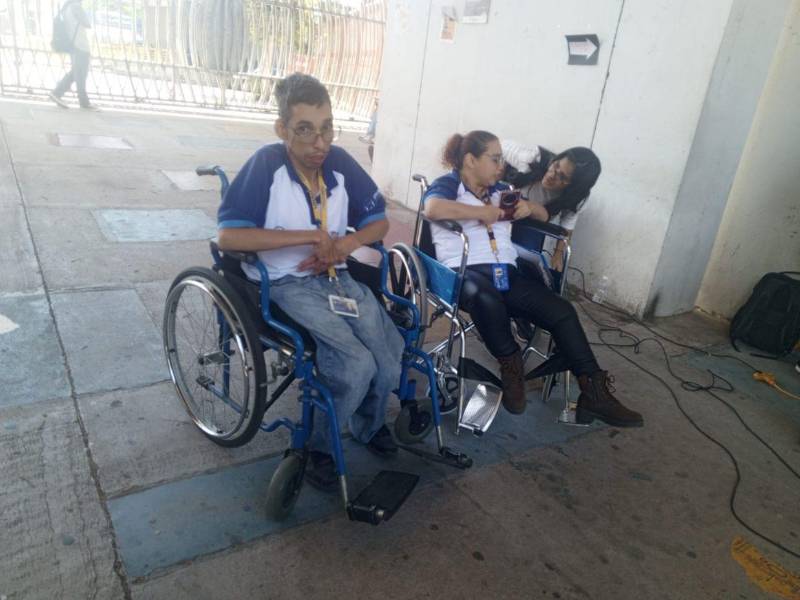 Jóvenes de la UNAH realizan campaña de concientización por estudiantes con discapacidad