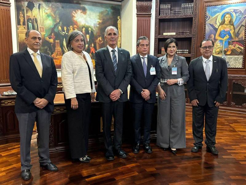 El sector privado se reunió con el mandatario en Casa Presidencial.