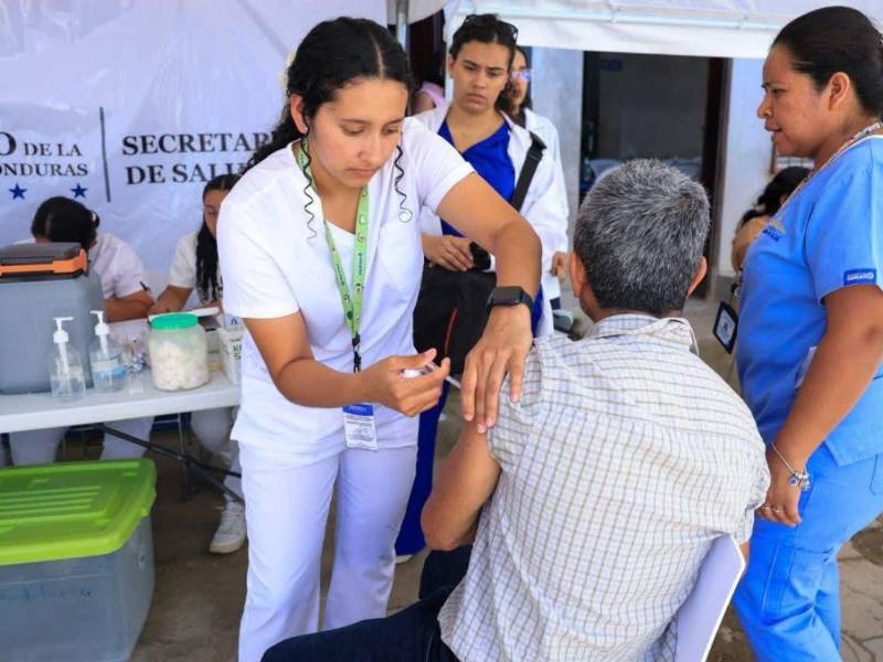 El viceministro informó que también buscan fortalecer el sistema de distribución de medicamentos e insumos mediante el fideicomiso de salud, con el propósito de agilizar su entrega a los centros asistenciales del país.