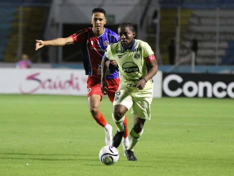 El Motagua no logra imponer su juego ante un FAS que ha sorprendido.