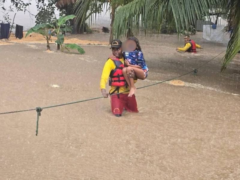 Inundaciones dejan unas 45 comunidades inundadas.