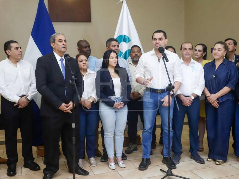 El presidente del Congreso Nacional de Honduras, Tomás Zambrano, junto a los diputados del departamento de Cortés sostuvieron una reunión este sábado con autoridades de la Cámara de Comercio e Industrias de Cortés.
