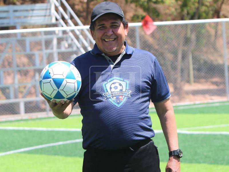El técnico tricampeón de Liga Nacional vive una nueva etapa con su academia de fútbol.