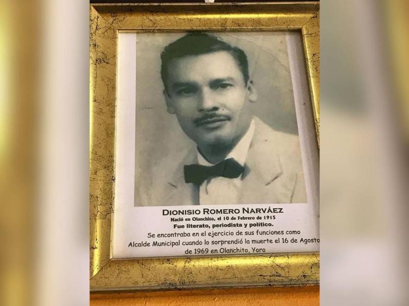 Dionisio Romero, desde muy joven, demostró gran pasión por la lectura y cultivo de las letras y sobre todo su vocación periodística.