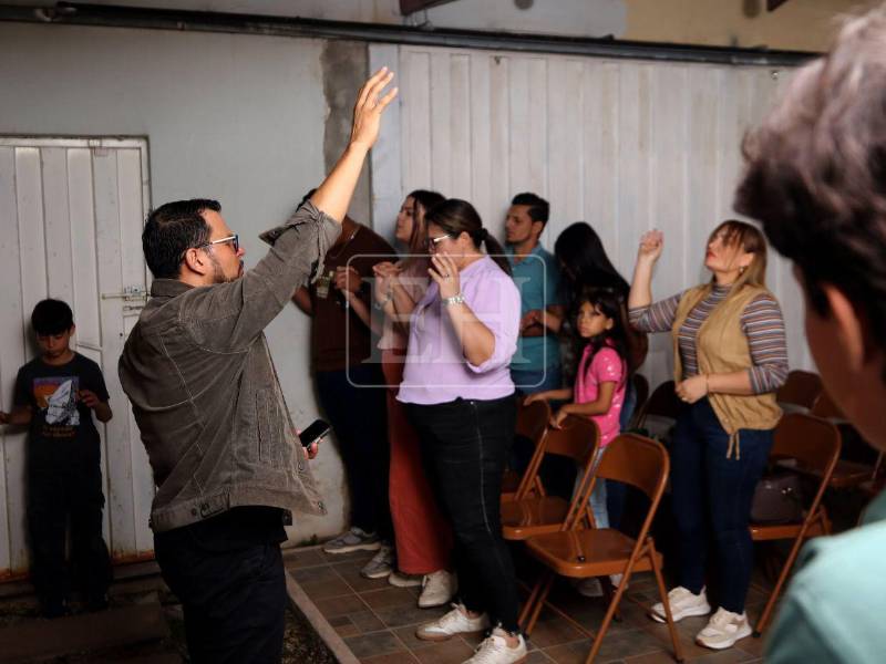 Rubén Matamoros en su faceta como pastor en el Ministerio Restauración.