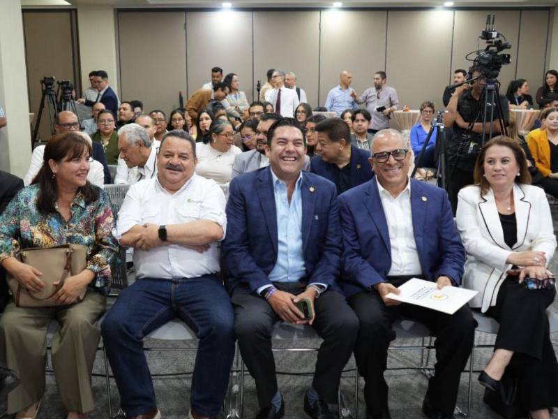 La alianza permitirá la puesta en marcha de las plataformas digitales La Capital se Mueve y La Capital Promueve el Talento.