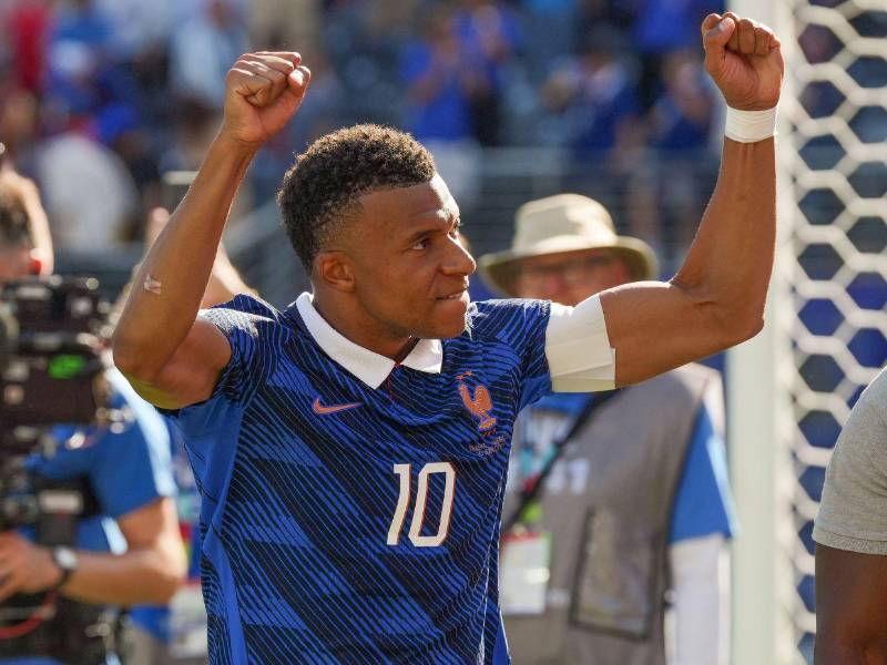 Mbappé, con 14 goles, es el máximo perseguidor de Messi en su lucha por el récord.