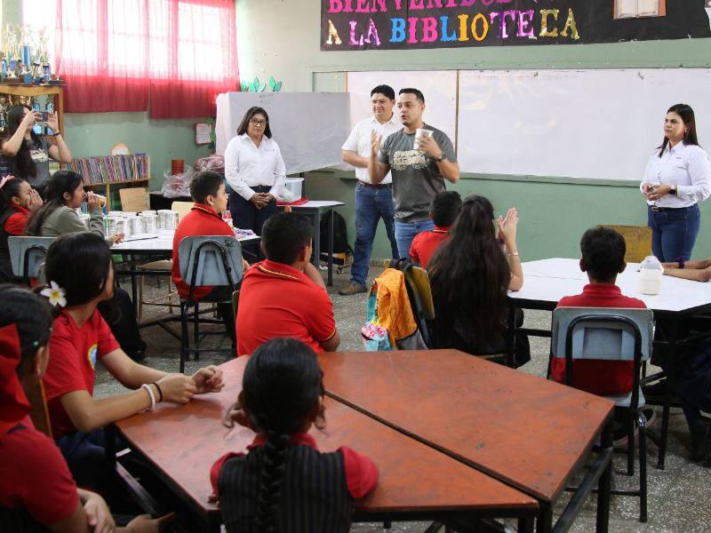 El equipo de Nestlé y Vanguardia reafirmaron en los escolares la importancia de cumplir con la regla de las tres R.