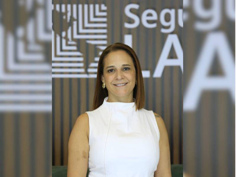 Gabriela Sierra Hoffman, gerente de Seguros LAFISE, destacó la importancia de fortalecer relaciones y promover una industria más cercana.