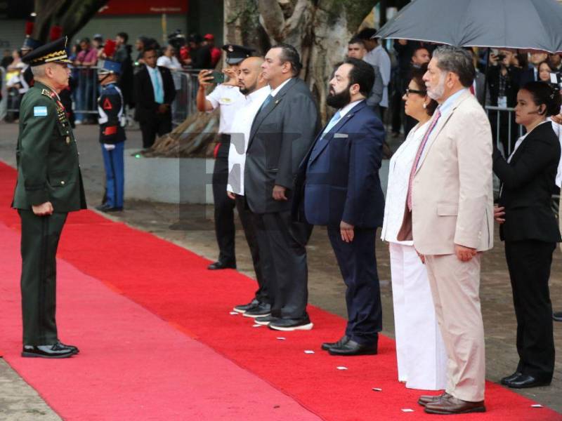 Autoridades de gobierno y de las Fuerzas Armadas fueron parte del evento realizado en el centro de la ciudad.