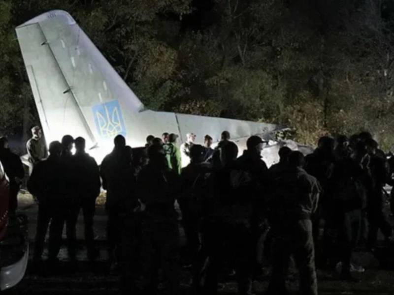 La aeronave, un An-26, perdió contacto mientras sobrevolaba Crimea y fue hallada estrellada en un acantilado, según autoridades rusas.